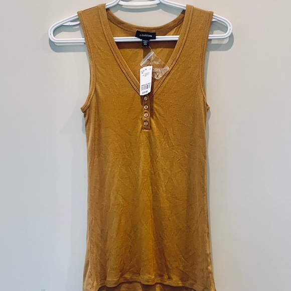🛍2/$25 Le Chateau Rib knit Henley tank top - Picture 3 of 4